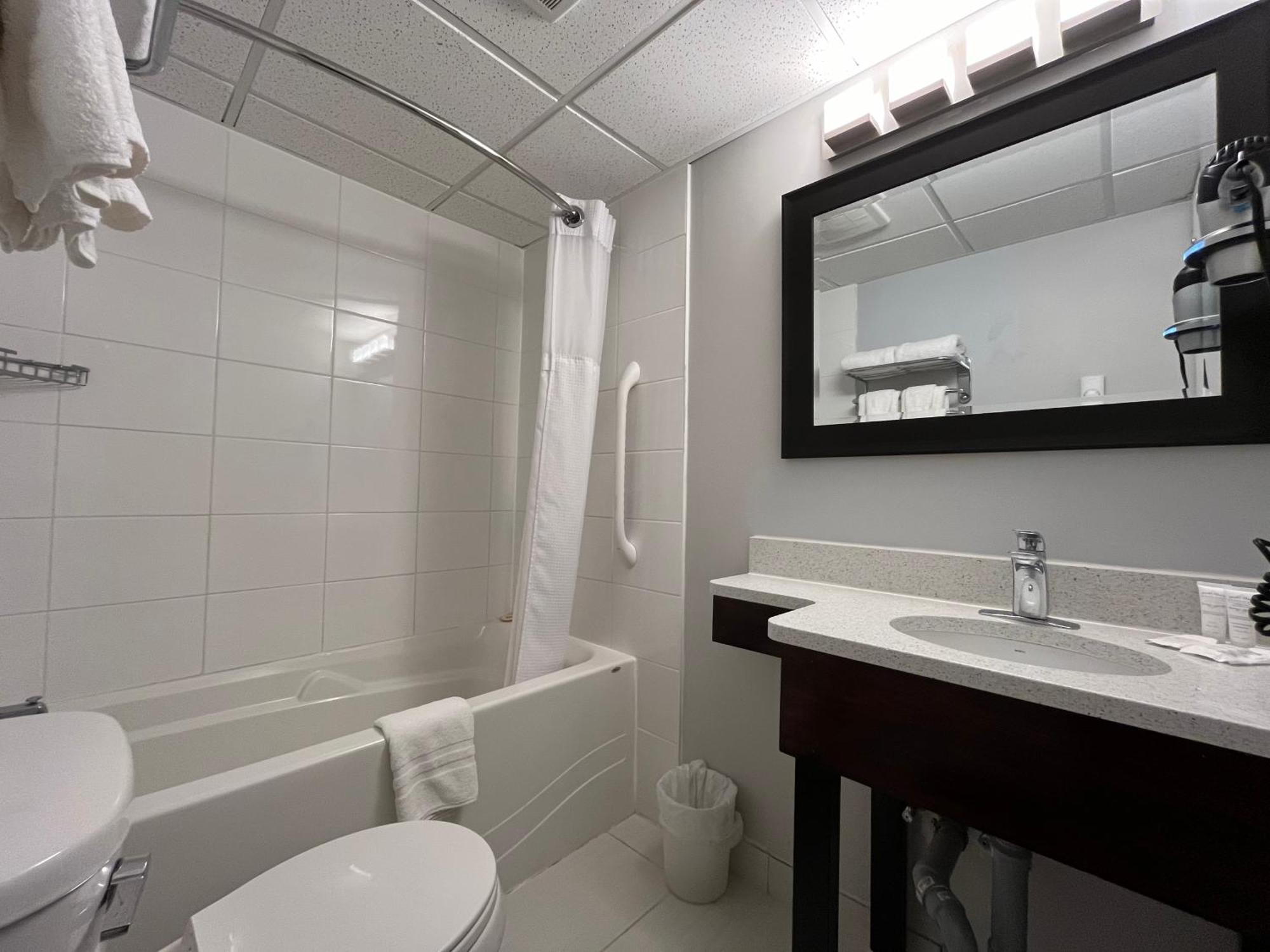 Le Voyageur Inn Mattawa Экстерьер фото