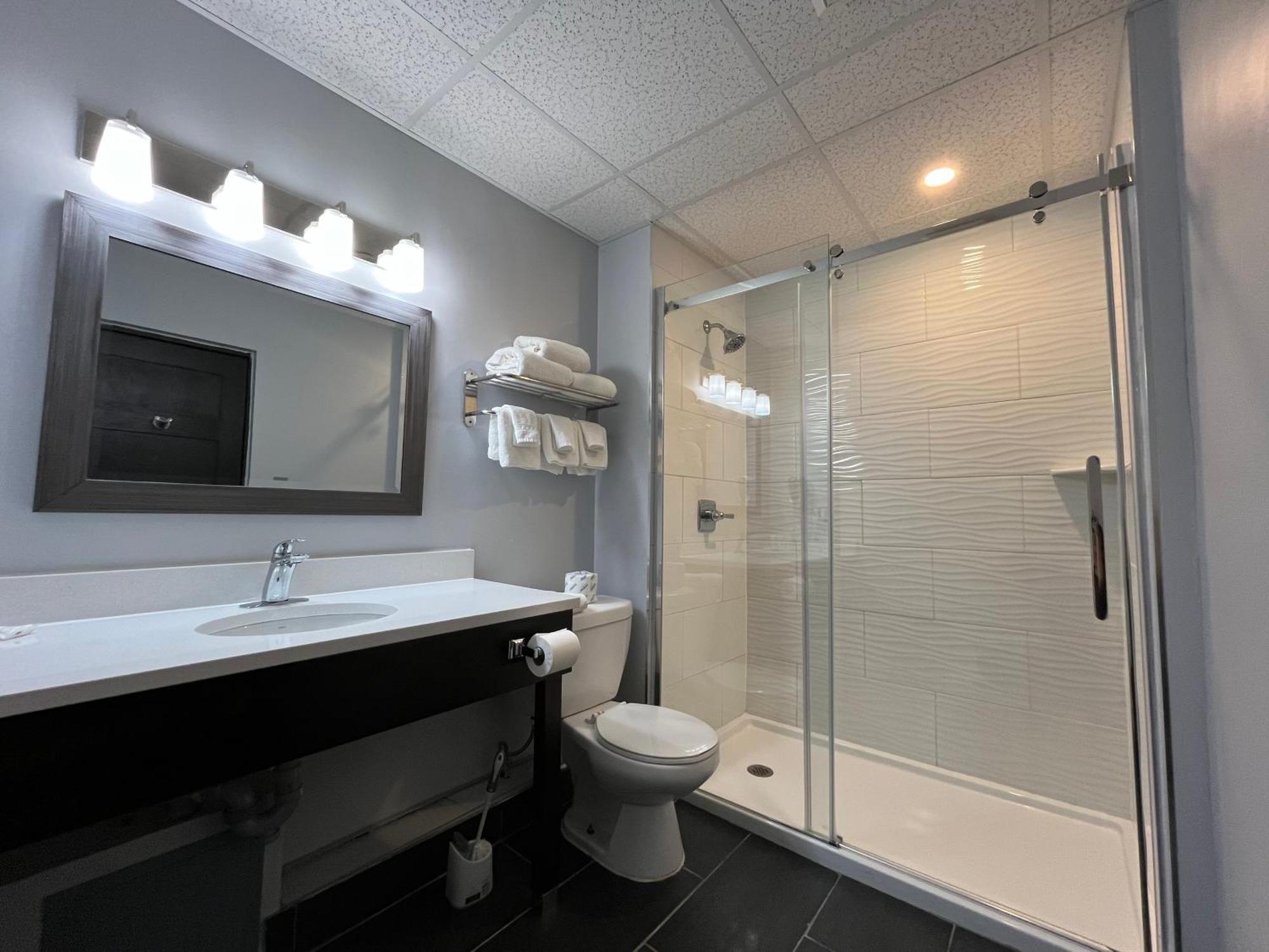 Le Voyageur Inn Mattawa Экстерьер фото
