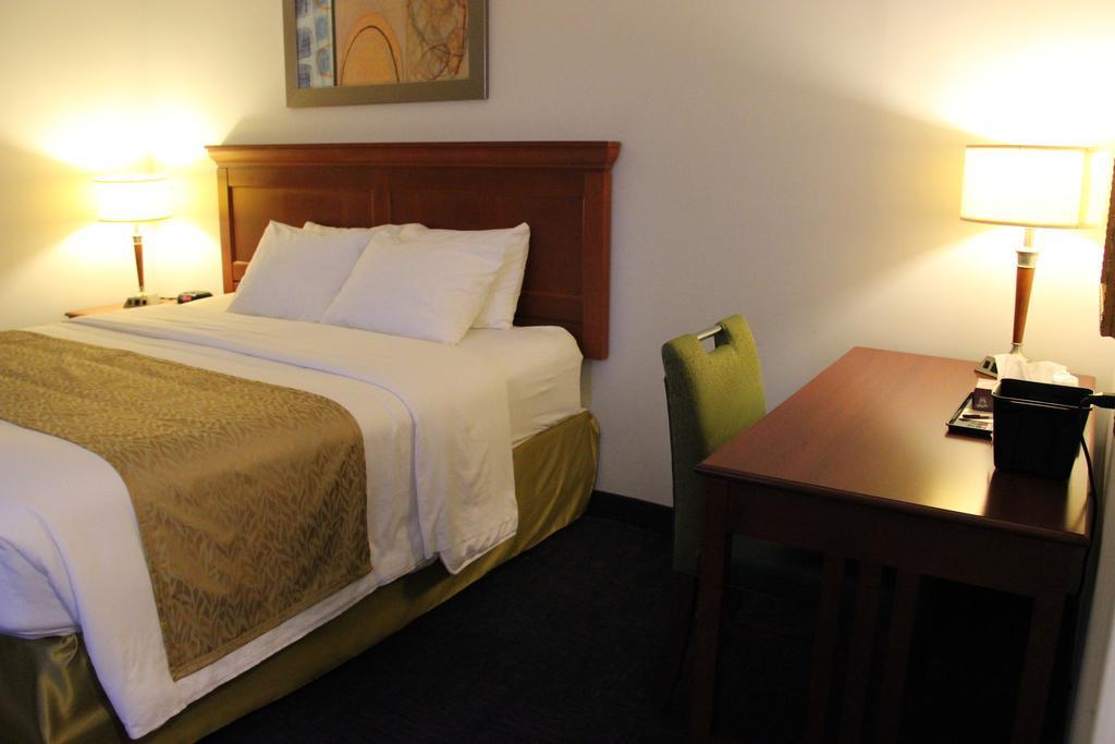 Le Voyageur Inn Mattawa Экстерьер фото