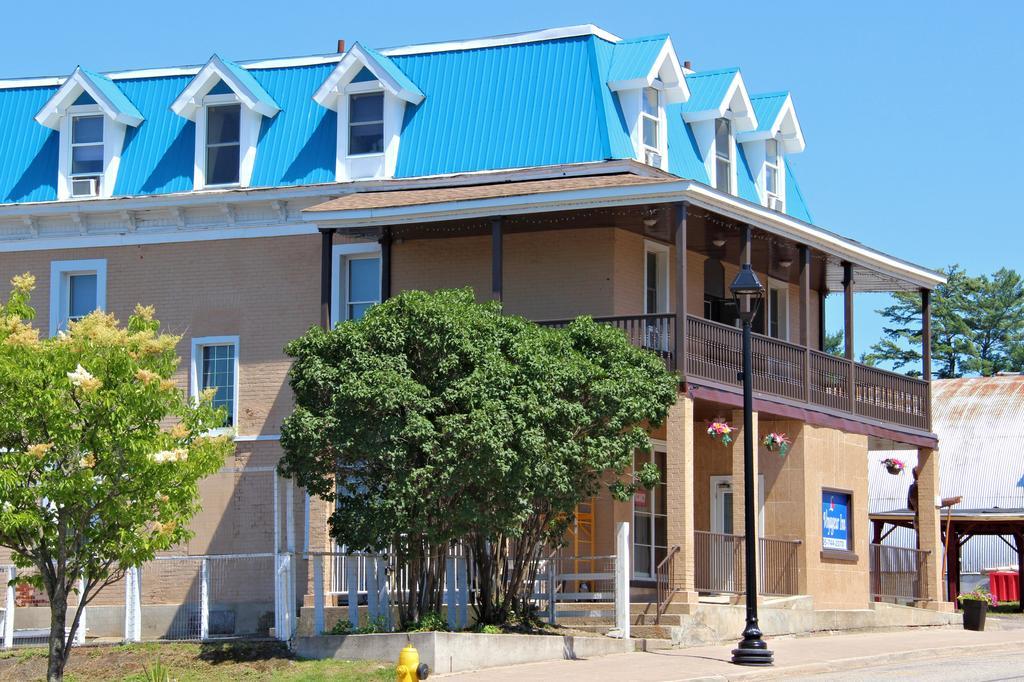 Le Voyageur Inn Mattawa Экстерьер фото